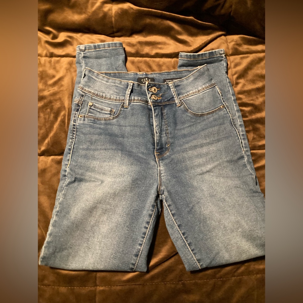 Curve Appeal brand, size 6/28, high rise skinny fit, double button, comfortable